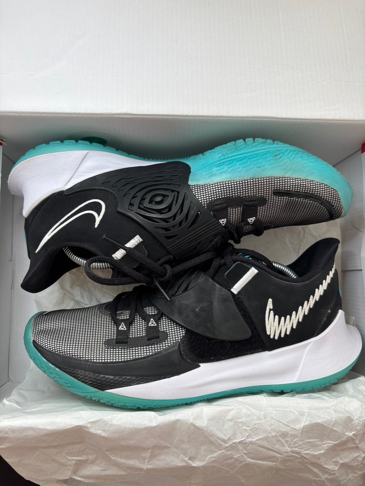 Nike Kyrie 3 Low “Moon”
