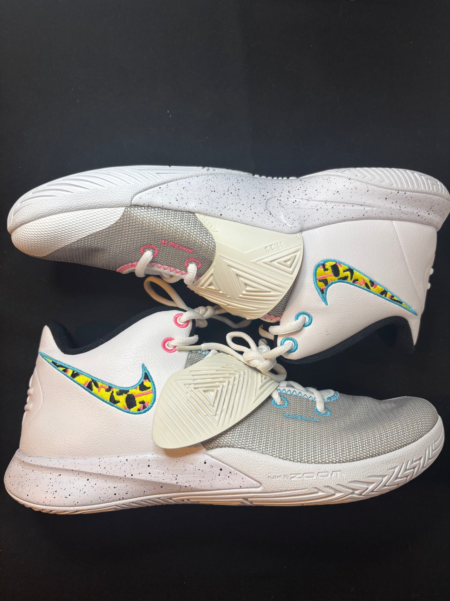 Nike Kyrie 3 Flytrap “South Beach”