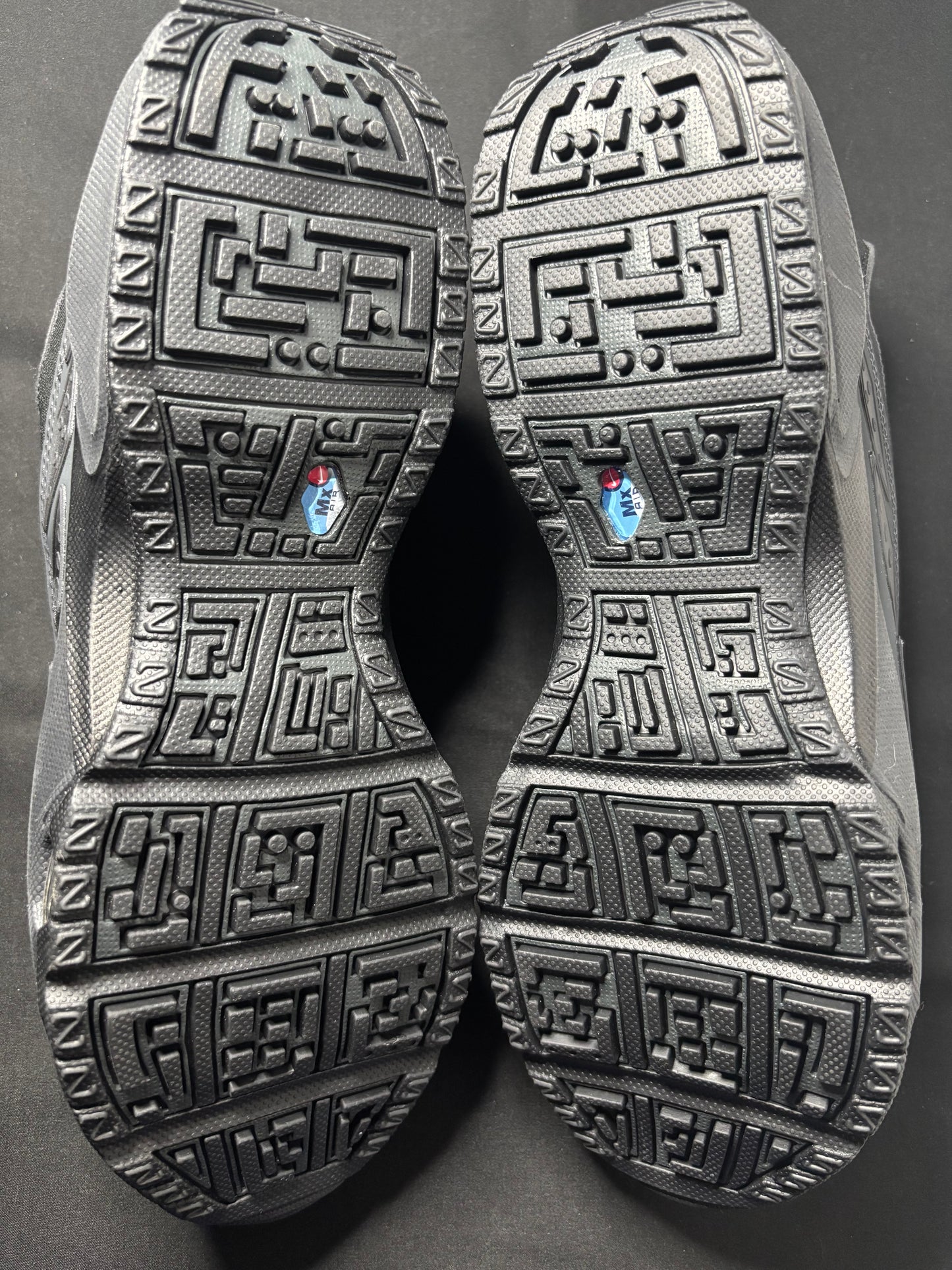 Nike Air Max Sndr Gore-tex “Black Smoke”