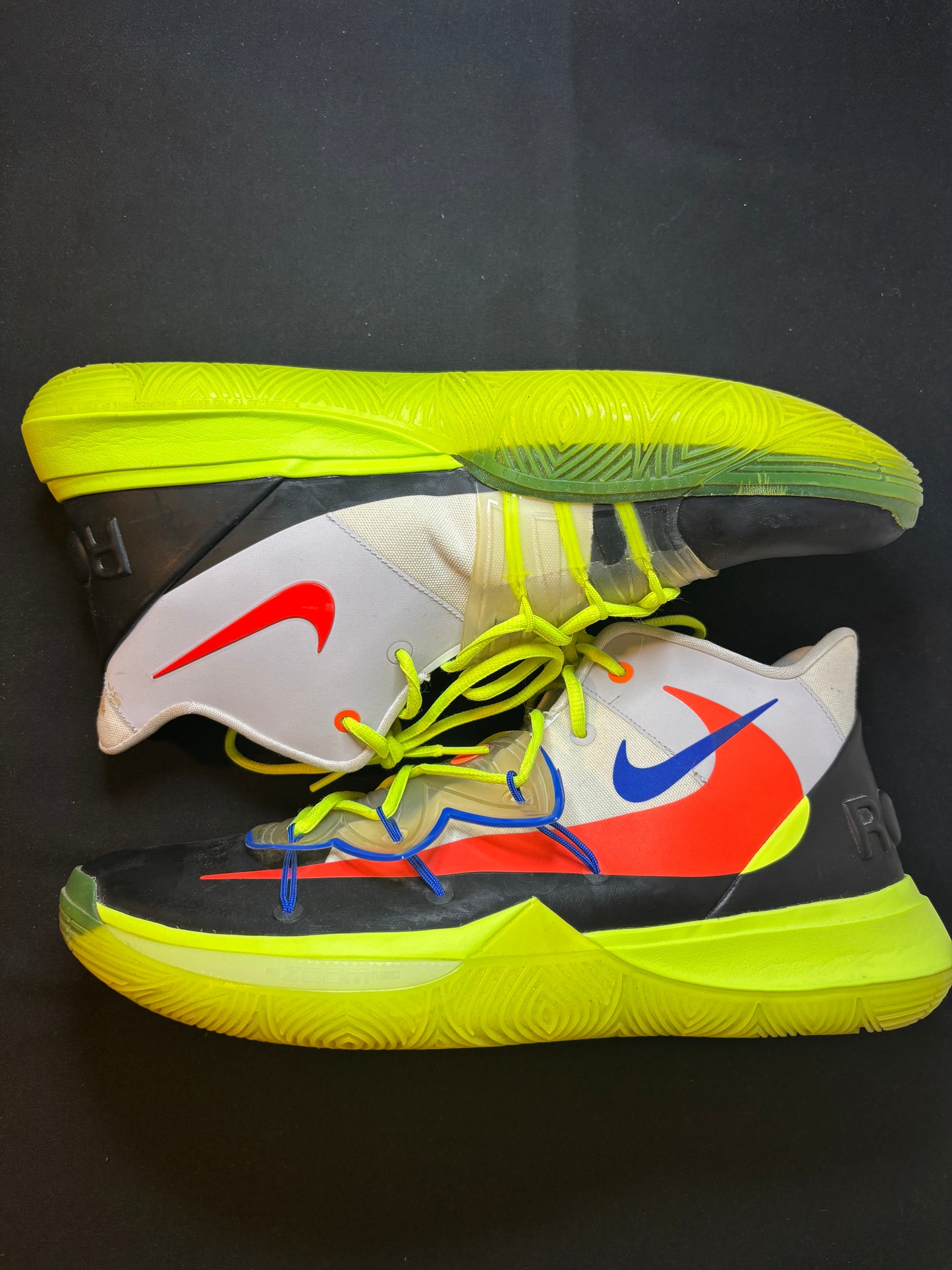 Nike Kyrie 5 “Rokit”