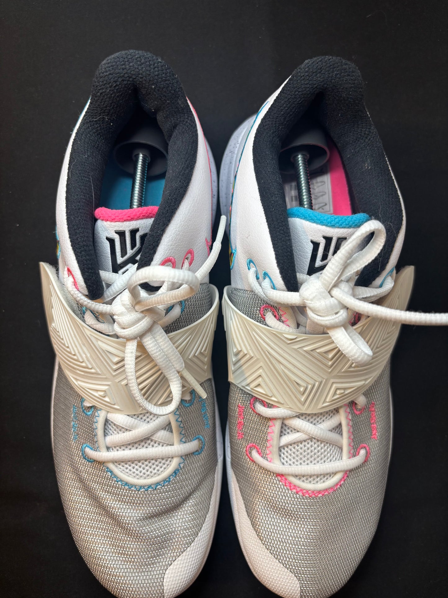 Nike Kyrie 3 Flytrap “South Beach”
