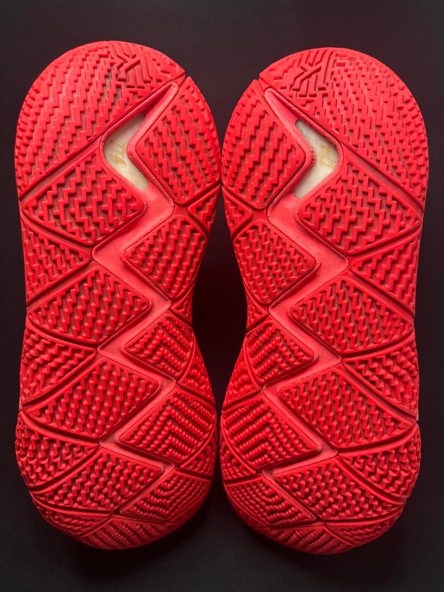 Nike Kyrie 4 “Red Carpet”