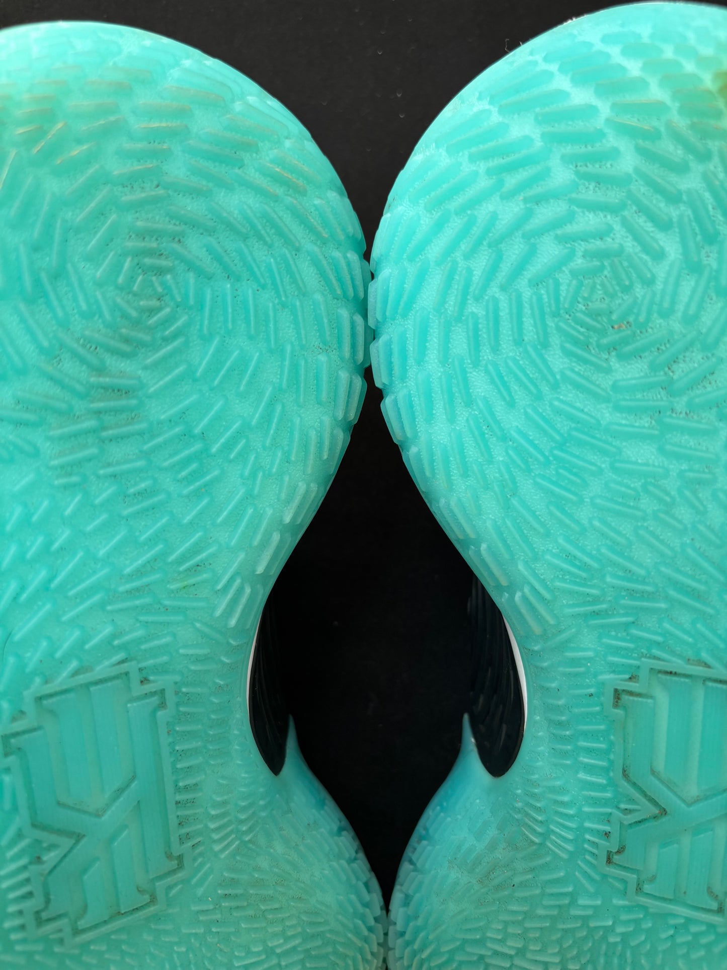 Nike Kyrie 3 Low “Moon”