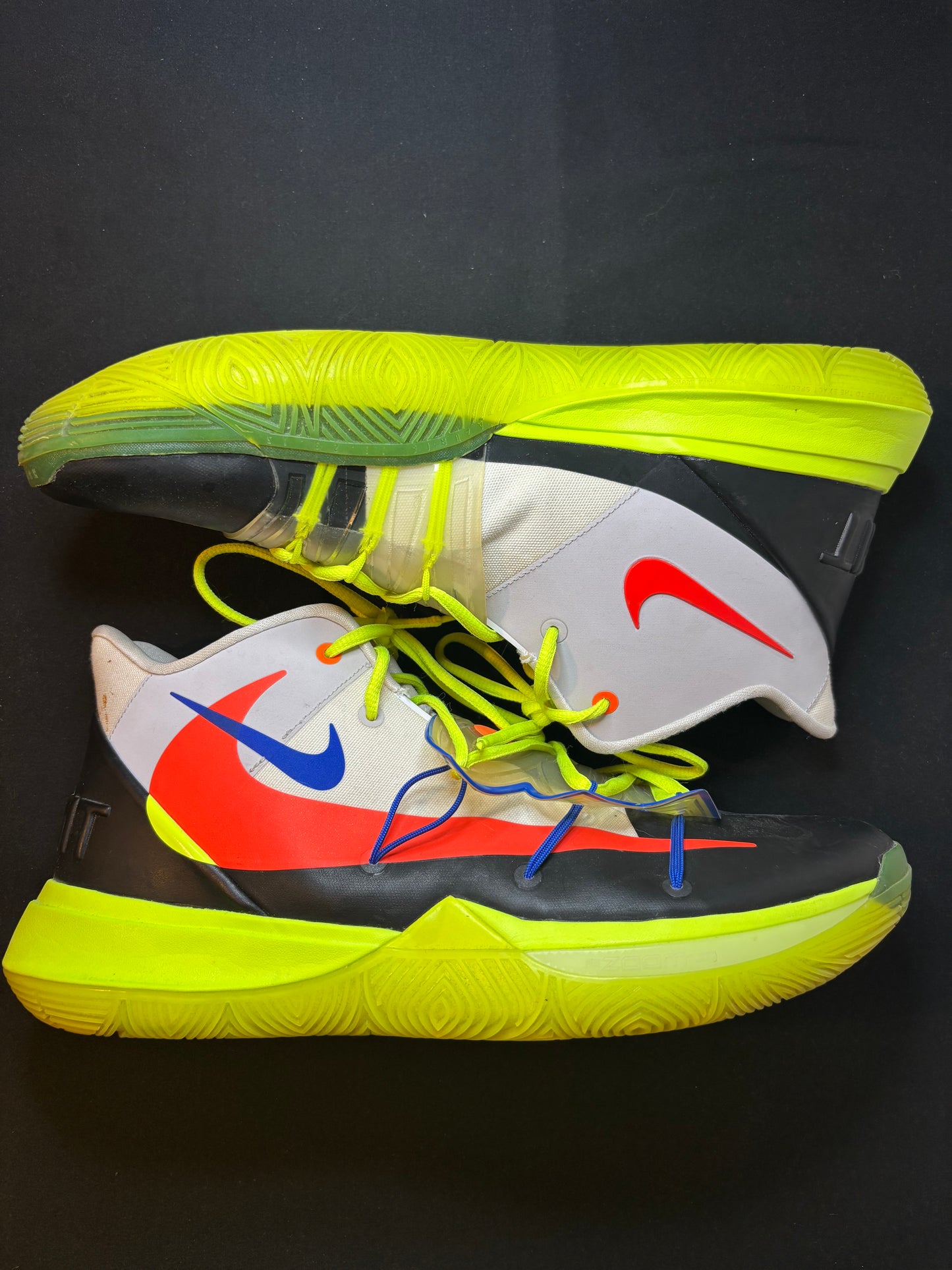 Nike Kyrie 5 “Rokit”