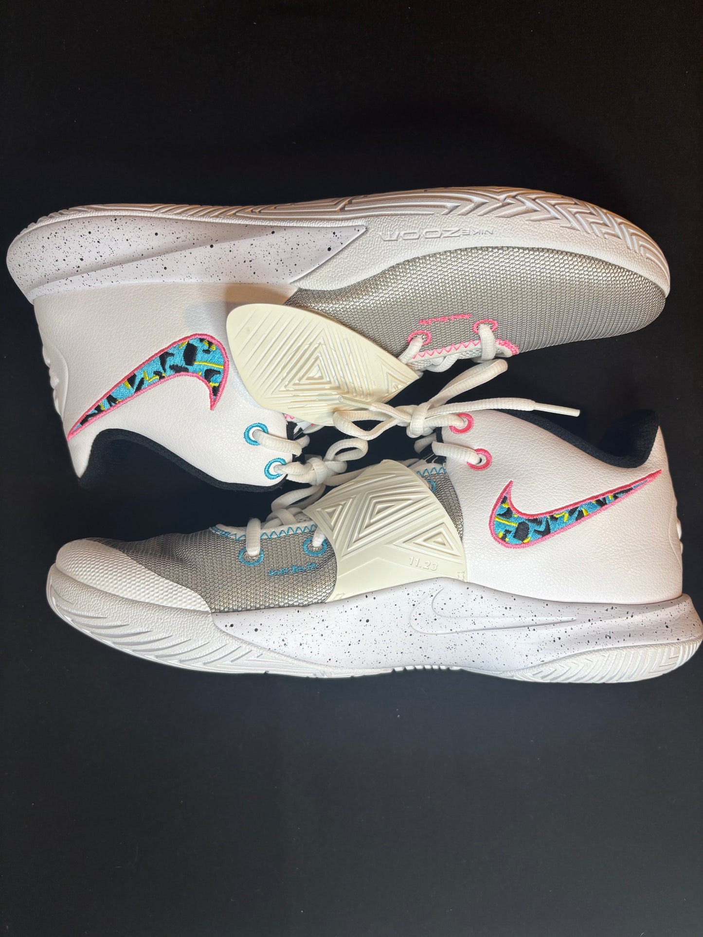 Nike Kyrie 3 Flytrap “South Beach”
